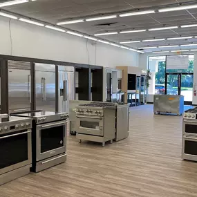 Bill & Rod's Appliance Show room - ovens