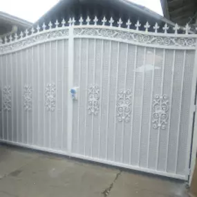 RR Welding - Classic iron fence