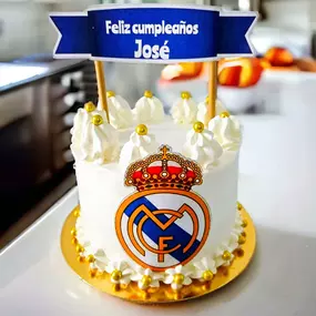 pastel_real_madrid_cumpleanos_delicias_de_shir_madrid.jpg