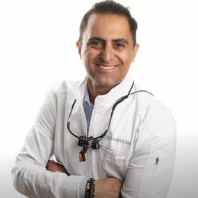 Headshot of Dr. Borzoo Ahmadi - cosmetic dentist located in west hollywood and beverly hills