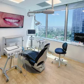 Dental procedure room for Dr. Borzoo Ahmadi - cosmetic dentist located in West Hollywood and Beverly Hills