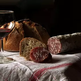 Biologisch boerenbrood, worst uit de streek en de betere lokale wijn