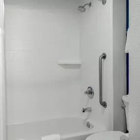 Guest room bath