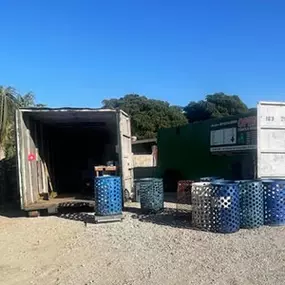 Pasakina Recycling Center- Compramos vidrio, aluminio y plástico