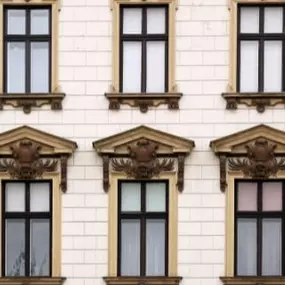 Denkmalfenster in Standardmaßen und individuellen Anfertigungen. 
Hochwertige Holztüren und Holzfenster in Thüringen. Die FEBAG Holzfenster & Holztüren GmbH mit Sitz in Geratal, Thüringen.