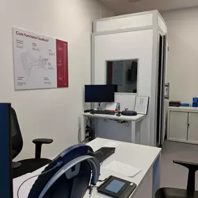 Sala de audiometría del Centro Auditivo GAES Sitges