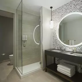 Guest room bath