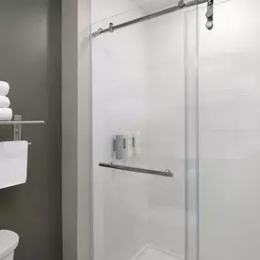 Guest room bath