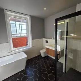 Bild von Q M Bathrooms Ltd