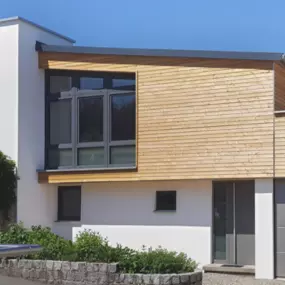 Bild von Bauer Holzbau GmbH Zimmerei - Holzhäuser - Dacheindeckungen