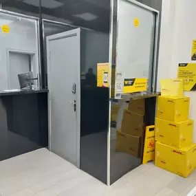 Bild von DHL Express Service Point (Bolt In Tooting - iPayOn)