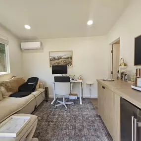Orinda shed with bathroom
