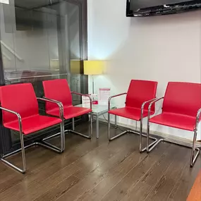 sala de espera del centro auditivo Centro Auditivo GAES Madrid Porlier