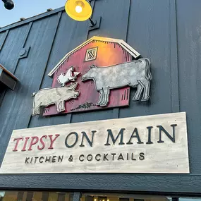 Discover a true gem in Elk River at Tipsy on Main Kitchen & Cocktails, where modern rustic charm meets the vibrant flavors of the season.