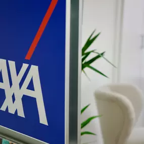 Empfangsbereich der AXA & DBV Versicherung in Schleswig