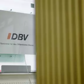 Empfangsbereich der AXA & DBV Versicherung in Schleswig