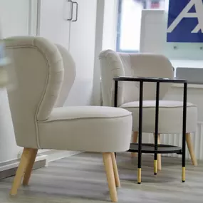 Empfangsbereich der AXA & DBV Versicherung in Schleswig