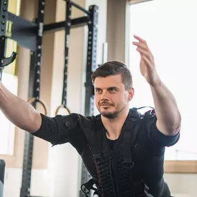 EMS Training bei Physio Kris in Erlangen – moderne Physiotherapie in der Innenstadt