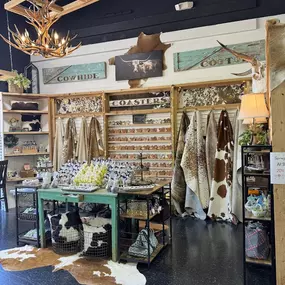 High quality cowhide rugs & leather accessories, plus a huge assortment from Dallas Caramel Company