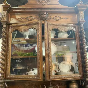 Sourcing the best antiques for your home