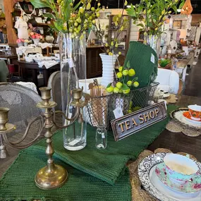 Warmer weather brings thoughts of green and spring— Enjoy!
#decor 
#vintagedecor 
#ilovegreen 
#rockwalltexas 
#boutiqueshopping