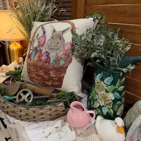 Warmer weather brings thoughts of green and spring— Enjoy!
#decor 
#vintagedecor 
#ilovegreen 
#rockwalltexas 
#boutiqueshopping