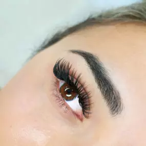 Bold volume eyelash extensions for a dramatic, glamorous effect.