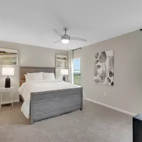 Main Bedroom with En-suite Bathroom and Large Closet