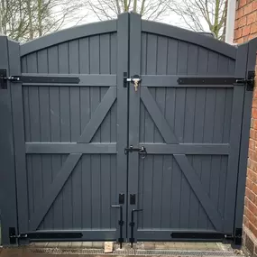 Bild von A B Wooden Gates & Garage Doors Ltd