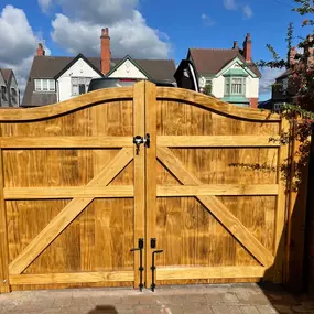 Bild von A B Wooden Gates & Garage Doors Ltd