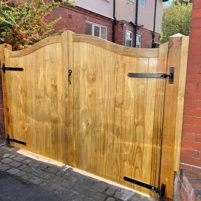 Bild von A B Wooden Gates & Garage Doors Ltd