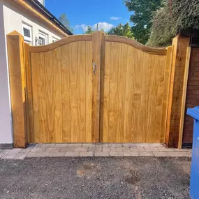 Bild von A B Wooden Gates & Garage Doors Ltd