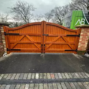 Bild von A B Wooden Gates & Garage Doors Ltd