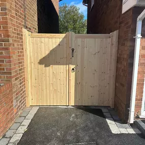 Bild von A B Wooden Gates & Garage Doors Ltd