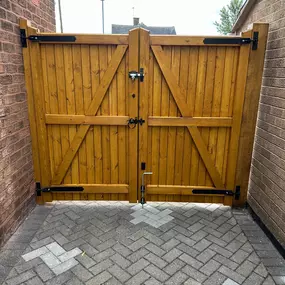 Bild von A B Wooden Gates & Garage Doors Ltd