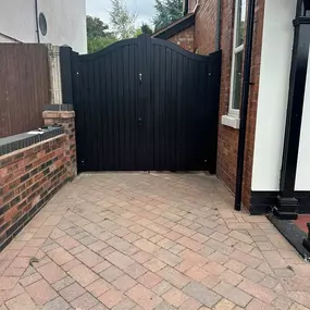 Bild von A B Wooden Gates & Garage Doors Ltd