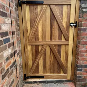 Bild von A B Wooden Gates & Garage Doors Ltd