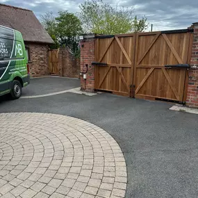 Bild von A B Wooden Gates & Garage Doors Ltd