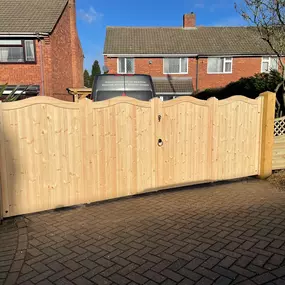 Bild von A B Wooden Gates & Garage Doors Ltd