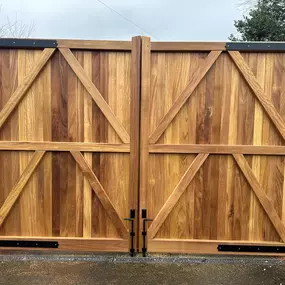 Bild von A B Wooden Gates & Garage Doors Ltd