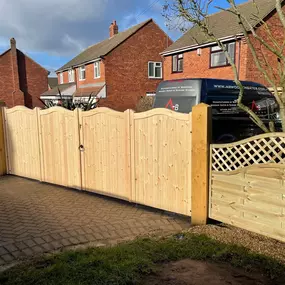 Bild von A B Wooden Gates & Garage Doors Ltd