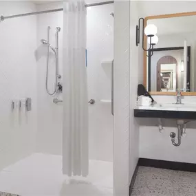 Guest room bath
