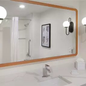 Guest room bath