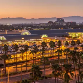 Nearby John Wayne Airport for easy travel