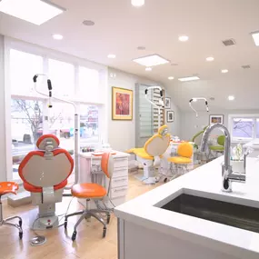 For over 25 years, Dr. Garrick Wong has built a reputation as an exceptional orthodontist, creating beautiful, healthy smiles for children and adults within Greenwich, CT and its surrounding communities.

Our boutique office believes there is no one-size-fits-all plan in orthodontics and that’s why Dr. Wong develops comprehensive treatment plans to address each patient’s unique needs. The end result is a beautiful smile and confidence that lasts a lifetime.

Located at 453 E Putnam Ave, located 