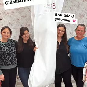 Bild von Linie 8 Brautmoden - Curvy Bride München