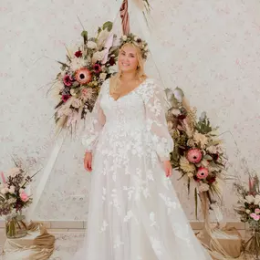 Bild von Linie 8 Brautmoden - Curvy Bride München