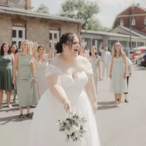 Bild von Linie 8 Brautmoden - Curvy Bride München