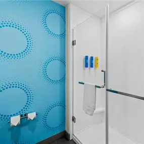 Guest room bath