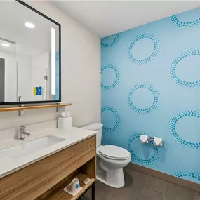 Guest room bath